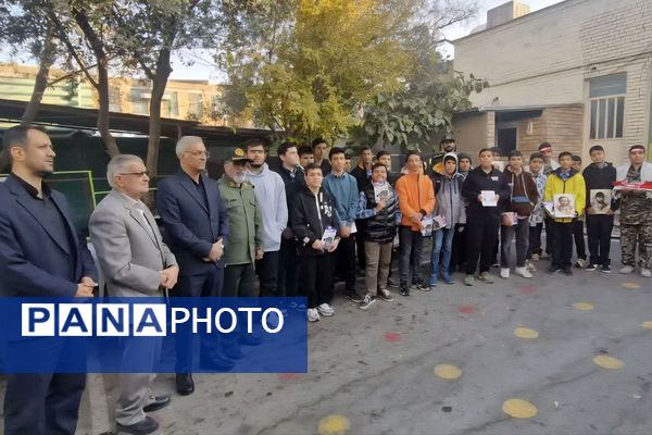 نواختن زنگ هفته بسیج در دبیرستان عرفان