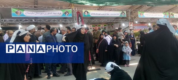اجرای گروه سرود و تئاتر خیابانی به مناسبت هفته دفاع مقدس در مصلای کرج