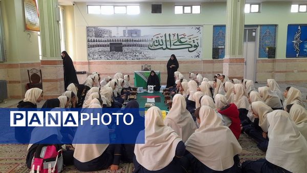  بزرگداشت شهادت مجاهد شهید سیدحسن نصرالله با برگزاری مراسم ختم قرآن در دبیرستان فاطمیه ملارد