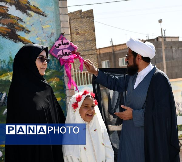  "سپاس معلم"  در مدرسه حاج حسن اسدی شهر فیض آباد مه‌ولات