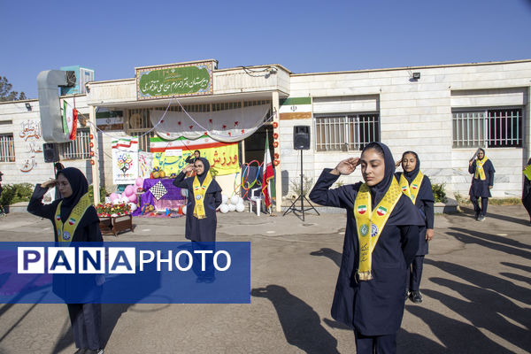 مشعل دوازدهمین دوره المپیادهای ورزشی درون مدرسه‌ای در شهر نیم‌ور روشن شد