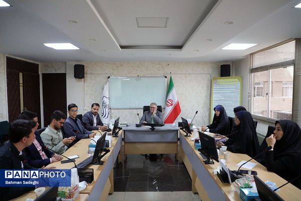 دیدار اعضای هیات مدیره مجلس دانش‌آموزی با دبیرکل شورای عالی آموزش و پرورش