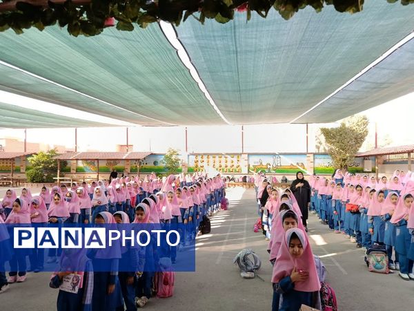 «انگشتر خوشحالی» نماد جشن روز کودک در دبستان شهید هادی آریایی ناحیه یک یزد