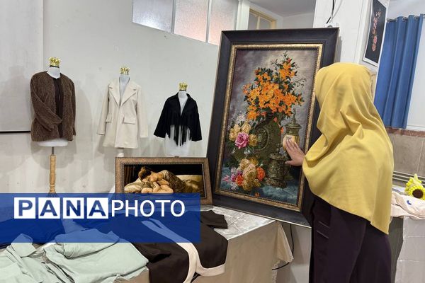 آیین افتتاحیه نمایشگاه هنری «ماها» در هنرستان شهید تاجیک بهارستان‌دو