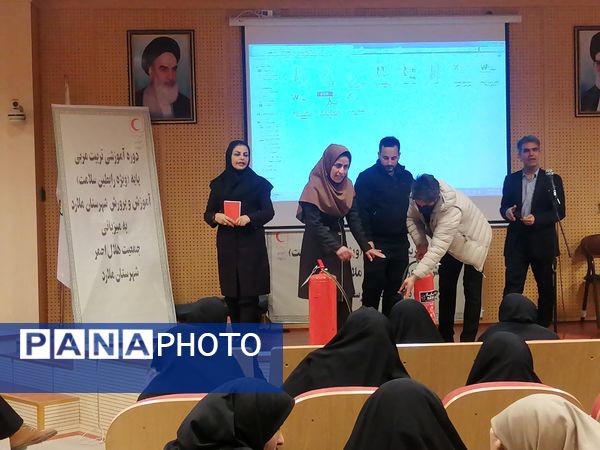برگزاری دوره تربیت مربی پایه داوطلبی ویژه رابطین و مراقبین سلامت مدارس در ملارد