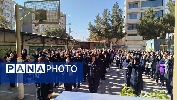 مسابقات ورزشی به مناسبت هفته بهداشت و روان در دبیرستان پیرایش یک