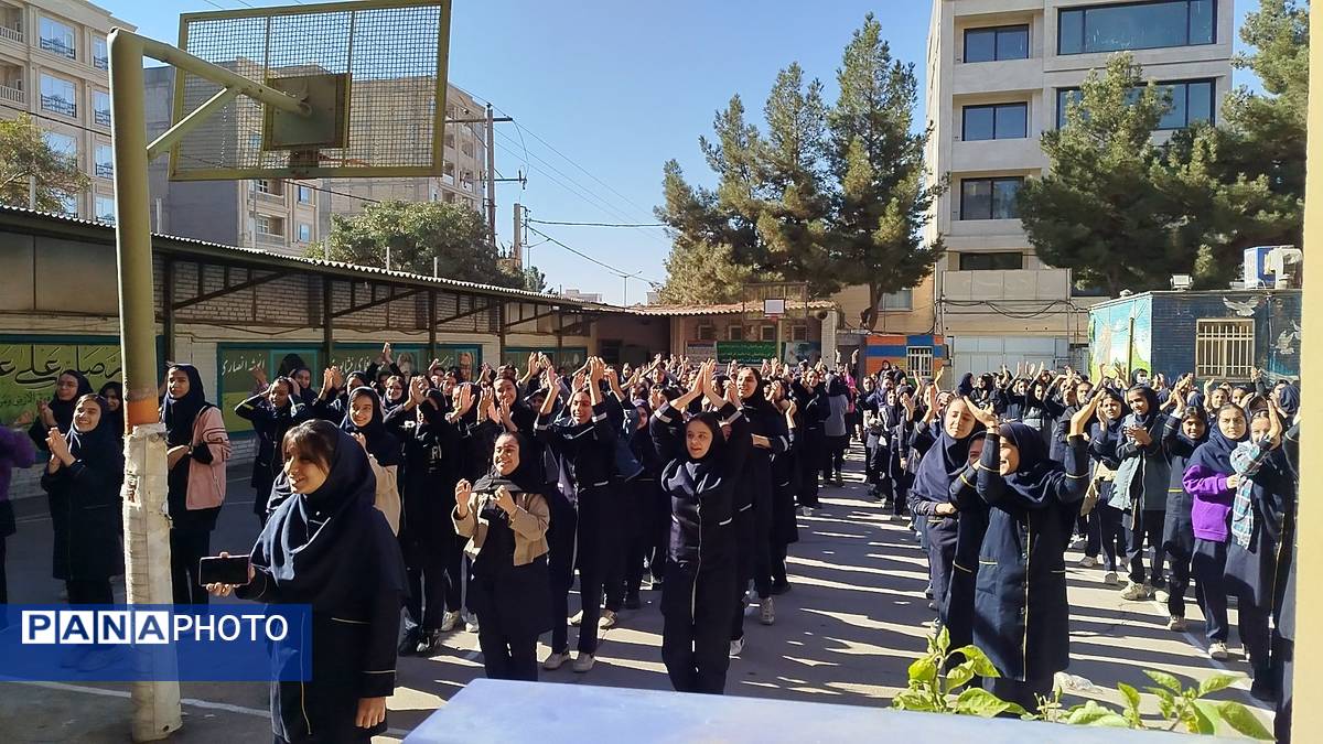 مسابقات ورزشی به مناسبت هفته بهداشت و روان در دبیرستان پیرایش یک