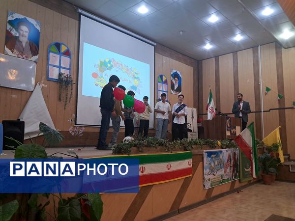 جشن روز دانش‌آموز در دبیرستان پژوهش آشخانه 