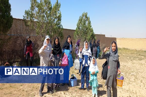 برگزاری اردوی درون مدرسه‌ای در مدرسه شهید معتمدی گزکوه