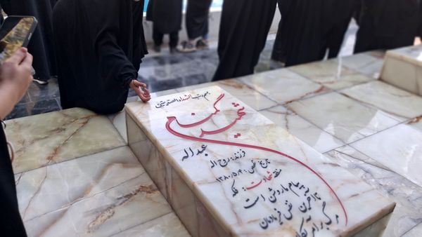 سفر دختران به سرزمین راز و نیاز؛ بازخوانی حماسه در قامت میراث‌داران نور