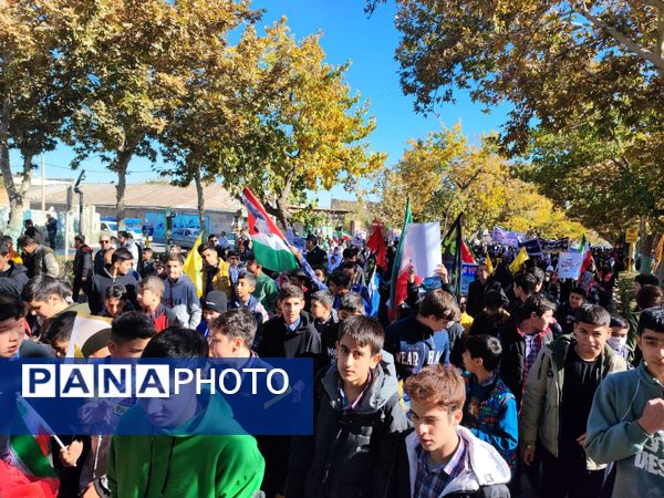 طنین شعارهای ضد استکباری در شاندیز