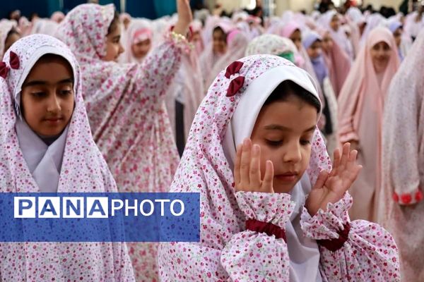  جشن عبادت ۱۵۰۰ دانش‌آموز دختر میبدی در هفته گرامیداشت امور تربیتی و تربیت اسلامی