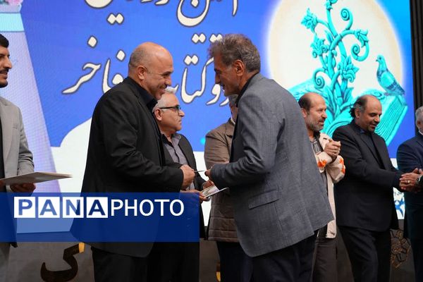 آیین رونمایی از دو اثر فاخر ادبی در شهرداری کهریزک 