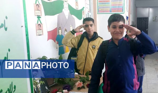 اجرای پویش «جانم فدای رهبر» در آموزشگاه شهید محمد منتظر قائم خاتم 