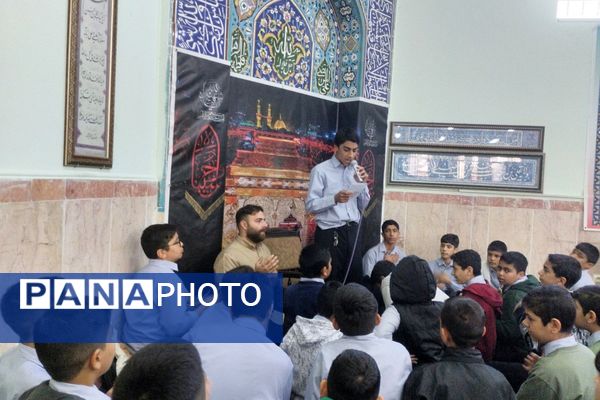طنین «یا فاطمه(س)» در مدرسه شهید چمران؛ مراسم عزاداری و نماز جماعت به یاد بانوی دو عالم