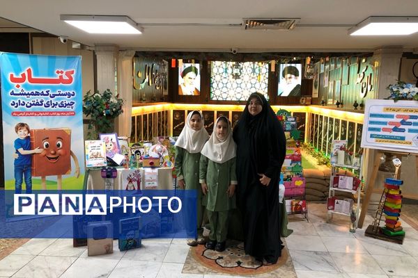ایجاد غرفه‌های کتاب توسط دانش‌آموزان به مناسبت هفته کتاب و کتابخوانی در ناحیه دو شهرری 