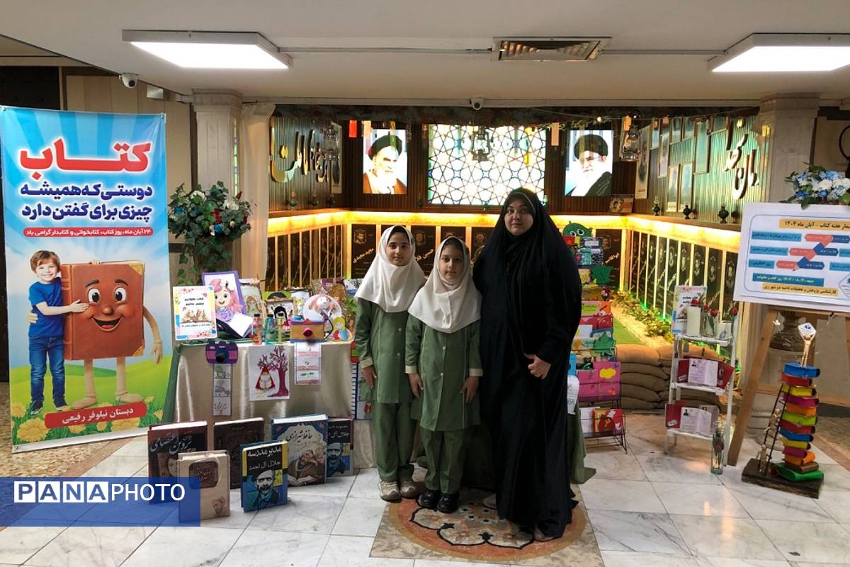 ایجاد غرفه‌های کتاب توسط دانش‌آموزان به مناسبت هفته کتاب و کتابخوانی در ناحیه دو شهرری 