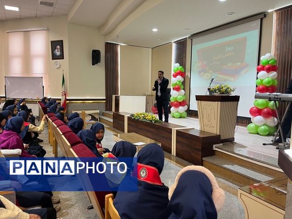 فریاد آزادی و همبستگی در دبستان آرمینه مصلی‌نژاد