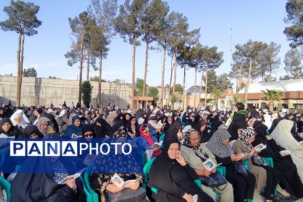 مراسم پرفیض روز عرفه در امامزاده عمادالدین رباط‌کریم با حضور پرشور زائران برگزار شد