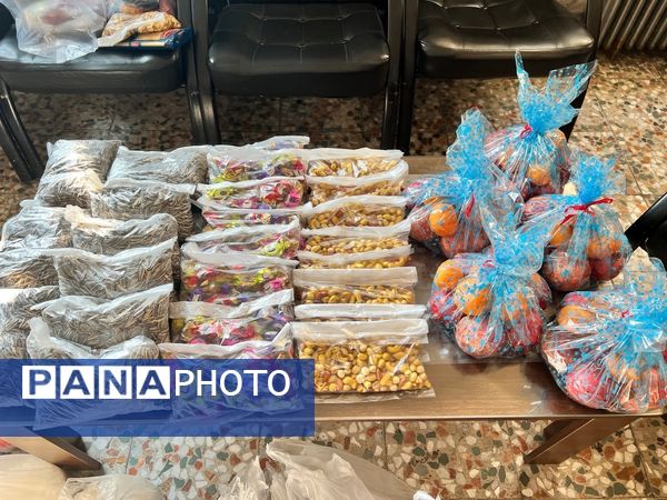 اهدای پک‌های شب یلدا به دانش‌آموزان کم برخوردار دبستان المهدی ناحیه یک کرج