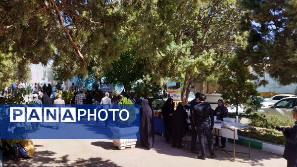 بازارچه مقاومتی در گلزار بهشت فضل نیشابور 