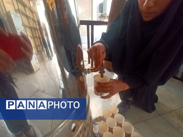 عطر فاطمی در فضای آموزش دبیرستان میرزا جعفر سروقد با برپایی ایستگاه صلواتی 