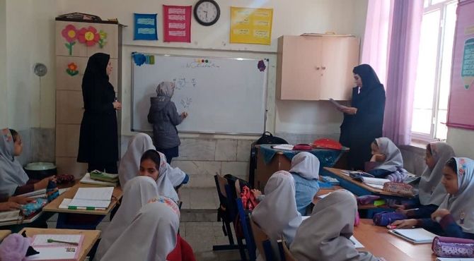 حضور سرگروه های آموزشی استان یزد در دبستان دخترانه زکیه شهرستان مروست
