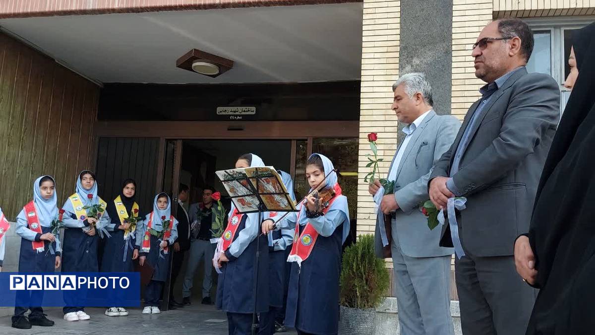 آغاز سال تحصیلی جدید باحضور مسئولان در دبستان فرهنگیان ۲ مشهد