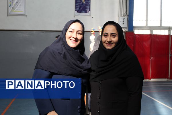 گرامیداشت روز آزمایشگاه در دبیرستان دخترانه شاهد غرویان وکیلی (۲۲)