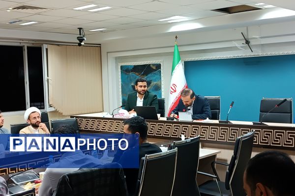 نشست رئیس انجمن اسلامی کل کشور با مسئولان انجمن‌های اسلامی استان کرمانشاه 