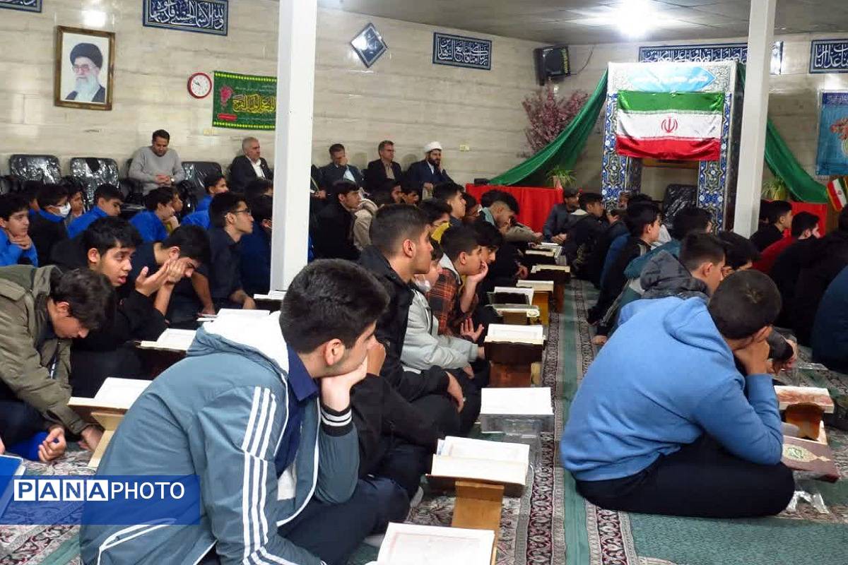 برگزاری محفل انس با قرآن کریم به میزبانی دبیرستان شاهد‌ شهید مسعود‌ درخشان 