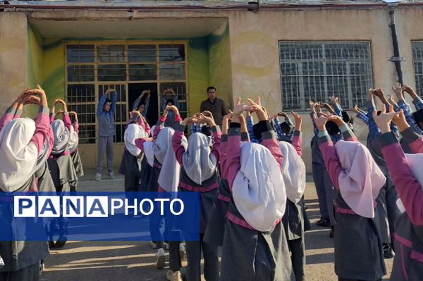 مراسم صبحگاهی دبستان شهید رحمت الله قلعه یزدانی و آموزشگاه آیت الله اراکی