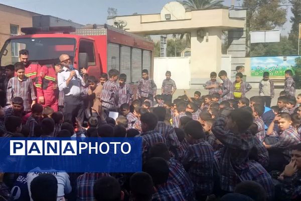 آموزش توسط آتش‌نشانان در دبستان معارف ۶