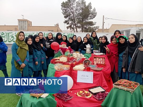 برگزاری جشن شب یلدا در دبیرستان دخترانه امام خمینی (ره)