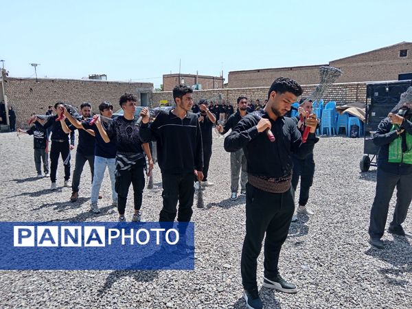 هیئت زنجیرزنی در روستای فیض آباد در صبح عاشورای حسینی 