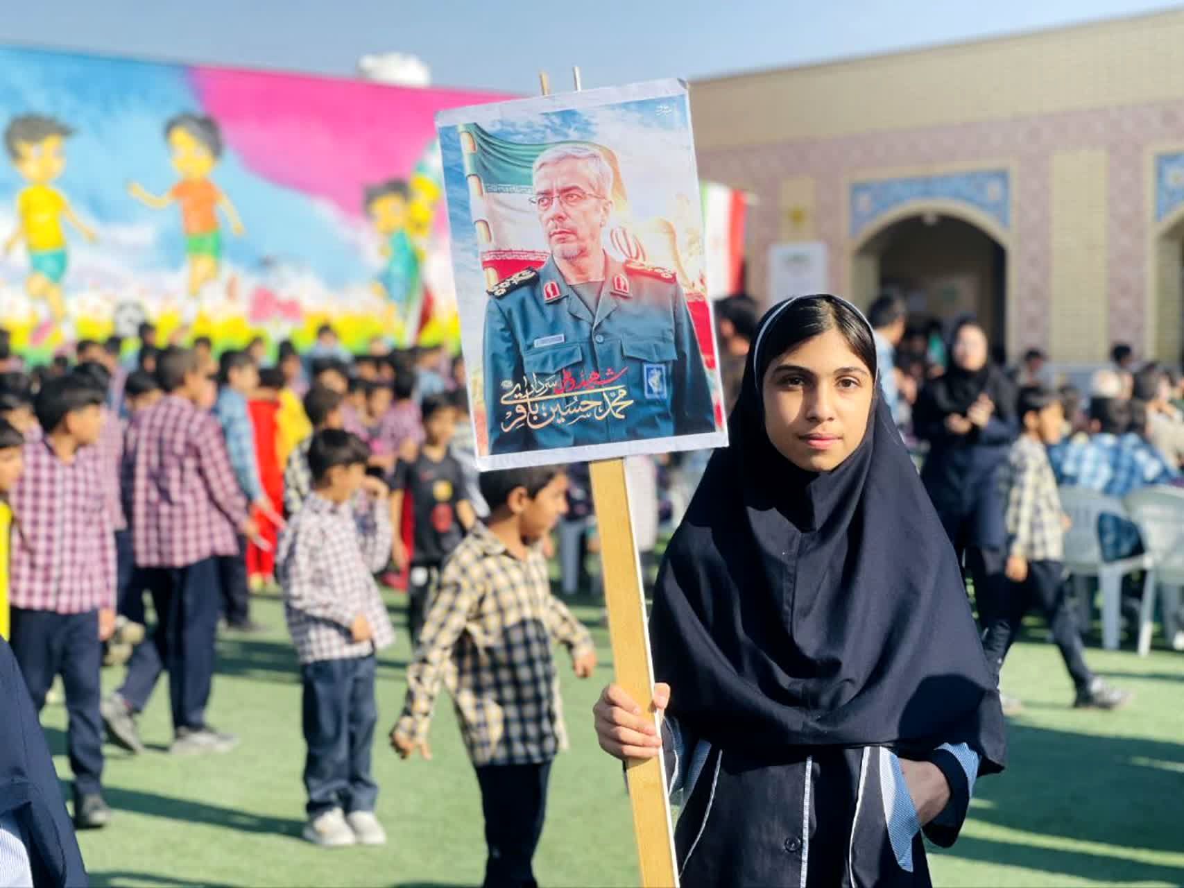 خروش دانش آموزان گله دار در راهپیمایی ۱۳ آبان۱۴۰۴