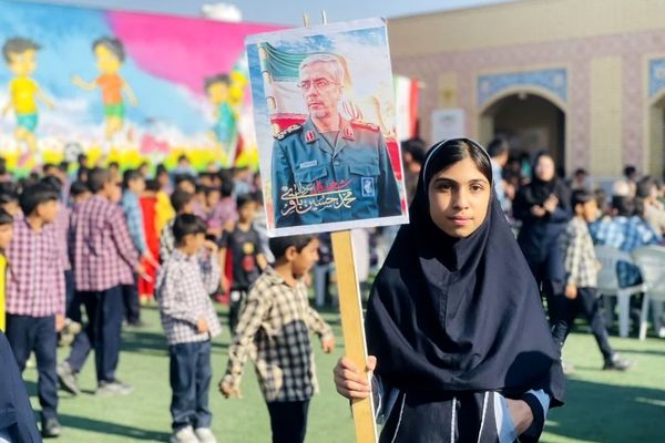 خروش دانش آموزان گله دار در راهپیمایی ۱۳ آبان۱۴۰۴