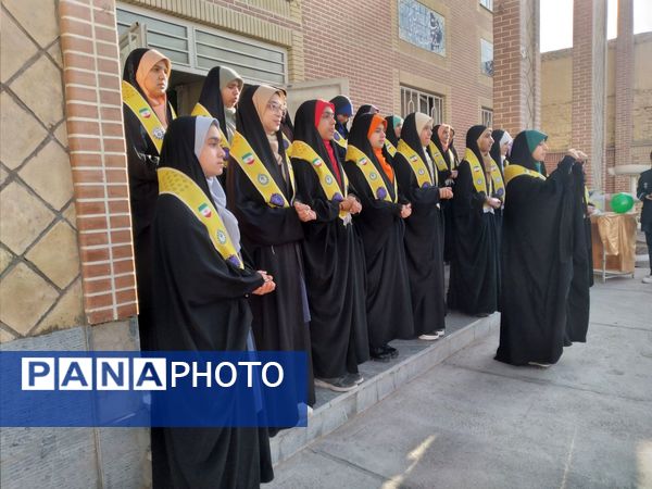 آیین بزرگداست میلادحضرت زینب(س) و روز پرستار در دبیرستان وکیلی ۶۶ نیشابور