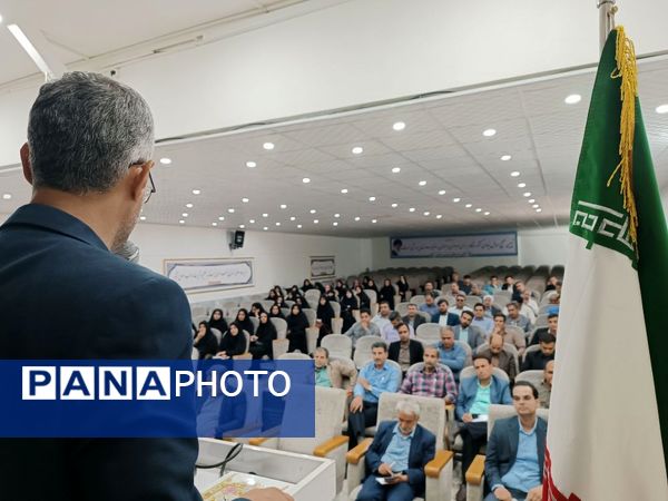جلسه هماهنگی شروع سال تحصیلی با مدیران مدارس در شهرستان خلیل آباد 
