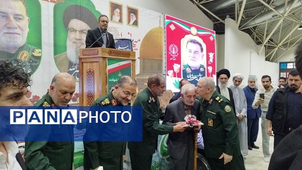 مراسم اولین سالگرد شهادت  سید حسن نصرالله، شهید حاج عباس نیلفروشان و سید هاشم صفی الدین در گلستان شهدا اصفهان 