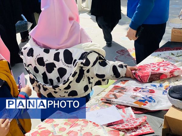 نواختن زنگ جشن نیکوکاری در دبستان زینب قهرمانی مه ولات