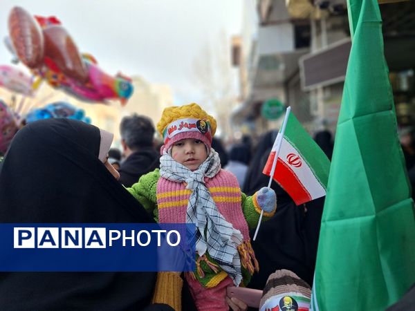 راهپیمایی ۲۲بهمن در شهرستان کاشمر با حضور پر رنگ مردم برگزار شد 