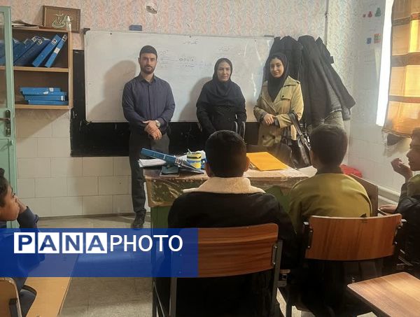 بازدید سرگروه‌های آموزشی از مدارس خاتم 