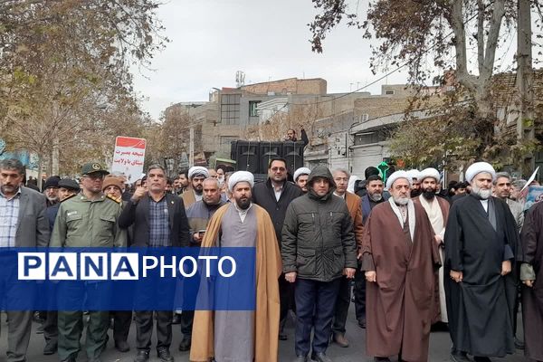 حماسه ۹ دی زنده است؛ ورامینی‌ها بار دیگر با ولایت، پیمان بستند