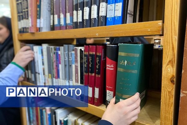 دانش‌آموزان دبیرستان نگین‌دانش ورامین میهمان کتابخانه رازی شدند