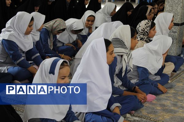 تقدیر از دانش‌آموزان فعال فرهنگی و قرآنی در شهر درق 