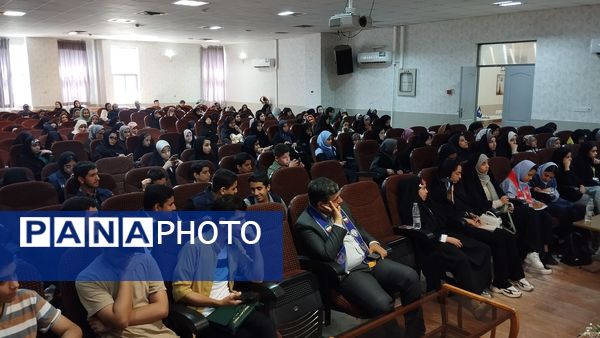کارگاه خبرنگاری موبایلی با  مدیر عامل خبرگزاری پانا در مشهد 