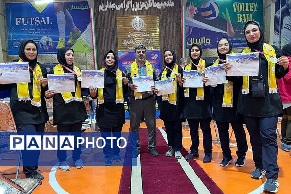 برتری تیم شهرستان‌های تهران در مسابقات کشوری کوه‌پیمایی آموزش و پرورش یادواره شهدای خدمت 