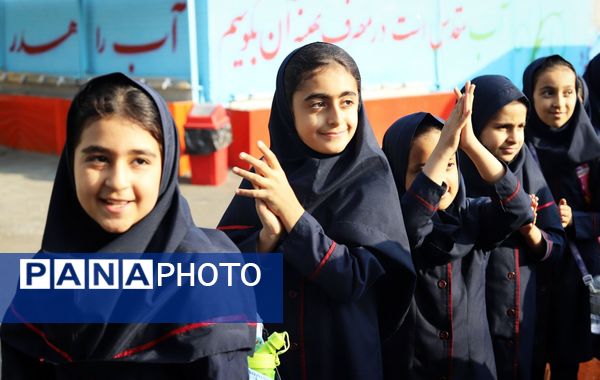 صبحگاهی غرق در علم و شادمانی در آموزشگاه جمهوری اسلامی ناحیه یک شهرستان بهارستان 