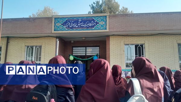 برگزاری‌ مراسم‌‌ روز اول‌ مدارس‌ و هفته‌ دفاع‌مقدس‌ در دبیرستان‌  مخدره‌ مرآتی